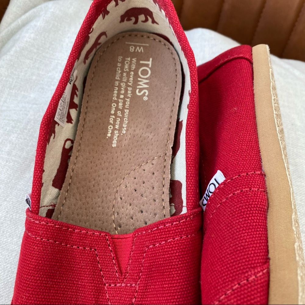 NWOT Toms red canvas shoes - Picture 7 of 16